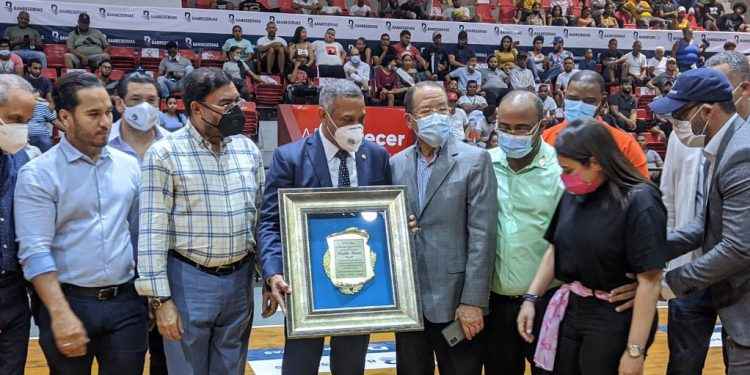 Dedicatoria especial al senador Franklin Romero, inician el torneo superior de baloncesto superior con refuerzo