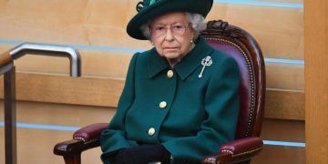 La reina Isabel II no irá a una ceremonia oficial este domingo por razones de salud