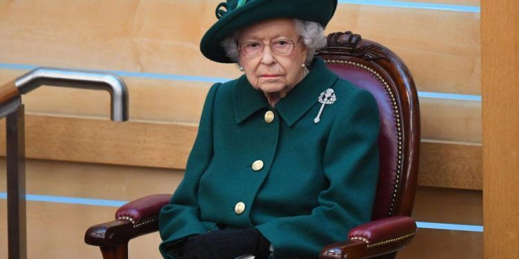 La reina Isabel II no irá a una ceremonia oficial este domingo por razones de salud
