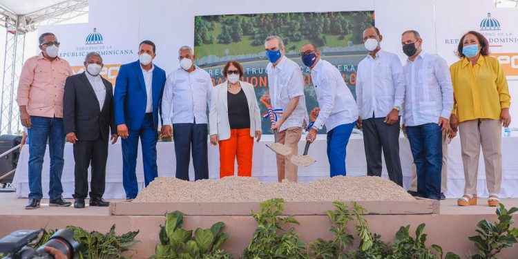 Abinader deja iniciada la reconstrucción de carretera Barahona-Enriquillo por un monto superior a los mil 500 millones