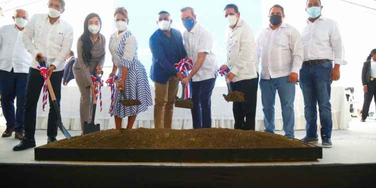 Presidente Abinader dispone obras por más de RD$979 millones en Monseñor Nouel
