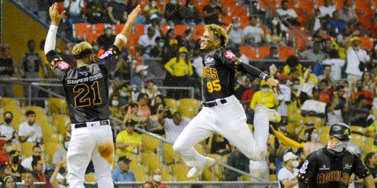 Con 16 cohetazos las Águilas vencen a los Toros