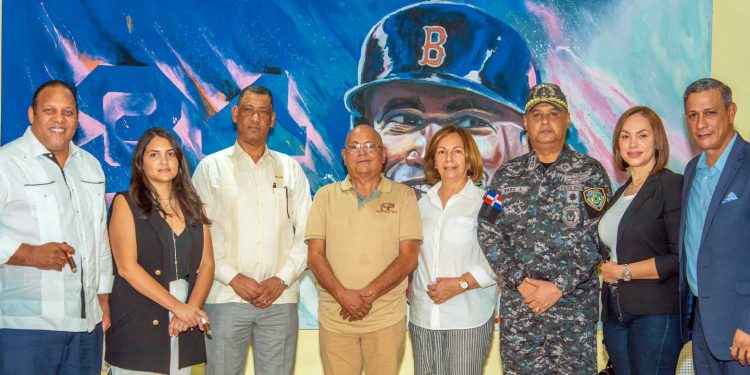 Asociación Dominicana de Cigarros y Tabaco sostiene encuentro con director de migración