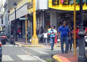 Comerciantes de Santiago esperan se reactive economía por Viernes Negro y fiestas navideñas