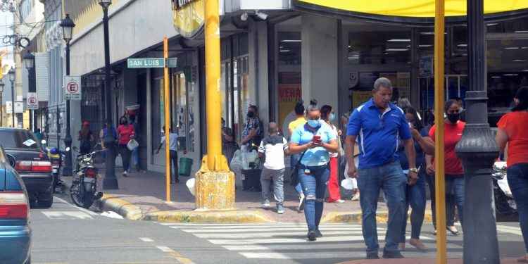 Comerciantes de Santiago esperan se reactive economía por Viernes Negro y fiestas navideñas