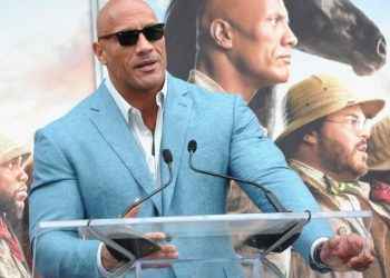 «The Rock» Johnson promete no usar más armas reales en sus películas