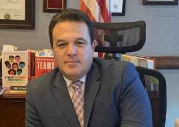 Confían Eric Adams nombre dominicano como Canciller Educación NYC