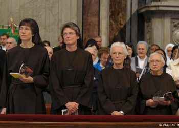 El Papa nombra por primera vez a una mujer «número dos» del Vaticano