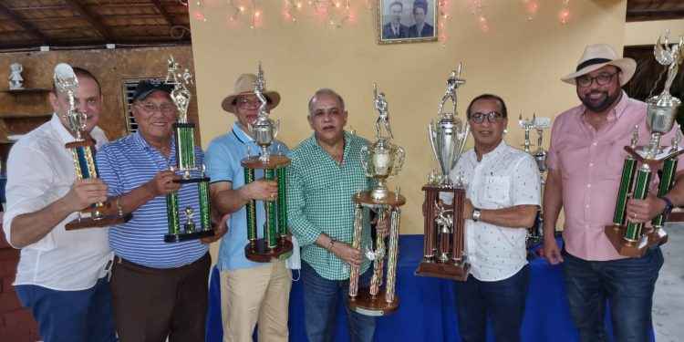 Equipo de softbol Los Galenos se reencuentra para recordar mejores momentos