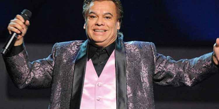 Hijo de Juan Gabriel es arrestado por agredir a su madre, hermano y cuñada