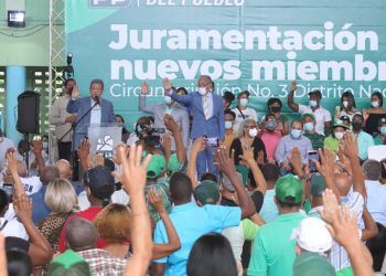 Se juramentan en la FP 35 expresidentes de Comités  Intermedios del PLD y decenas de exdirigentes de otros partidos