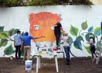 Alcaldía de Santiago y Alianza Francesa junto al pintor francés Marko93 plasman gigantesco mural