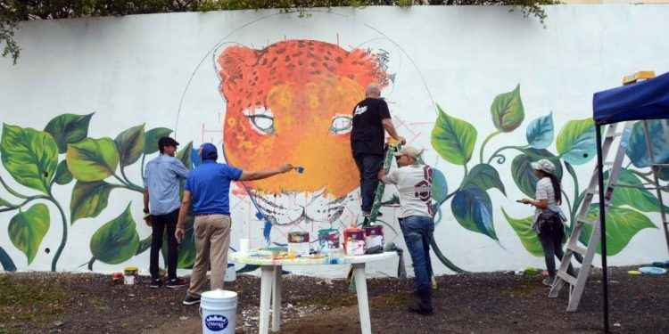 Alcaldía de Santiago y Alianza Francesa junto al pintor francés Marko93 plasman gigantesco mural