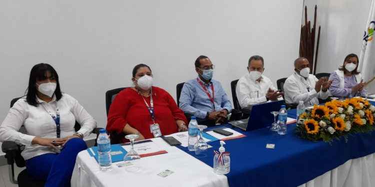 Dirección de Salud Pública en Santiago realiza capacitación para multiplicar líderes