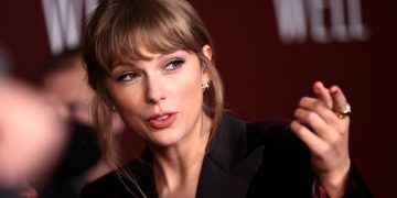 Taylor Swift y el traje de terciopelo para brillar esta Navidad