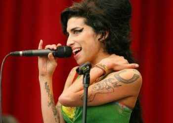 El vestido del último show de Amy Winehouse es vendido por 243,200 dólares