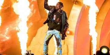 Demandan a Travis Scott por concierto en Texas donde murieron ocho personas