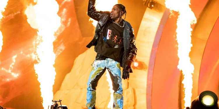 Demandan a Travis Scott por concierto en Texas donde murieron ocho personas