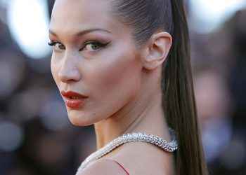 Bella Hadid comparte fotos llorando y explica el porqué