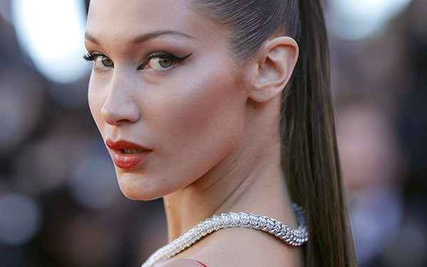 Bella Hadid comparte fotos llorando y explica el porqué