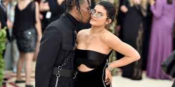 Los fans de Kylie Jenner creen que se ha casado con Travis Scott en secreto