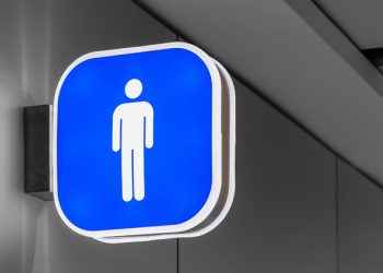 ¿Sientes urgencia para orinar? Puede que tengas este problema