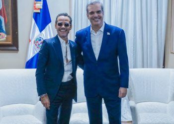 Marc Anthony visita al presidente Abinader en el Palacio Nacional