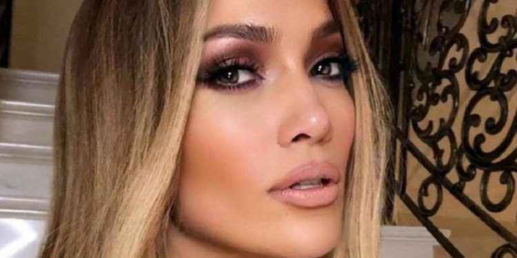 Jennifer López lució unas fabulosas botas que solo cuestan $100