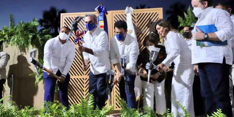 Abinader encabeza actos de remozamiento de las playas Los Patos y El Quemaito por más de RD$83 millones