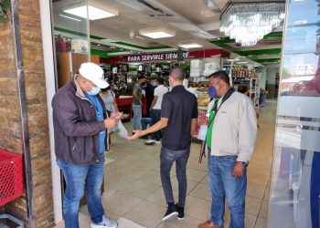 Salud Pública despliega inspectores en Santiago para vigilar cumplimiento presentación tarjeta de vacunación