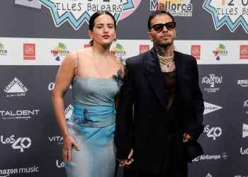 Rosalía y Rauw Alejandro aparecen por primera vez juntos en una alfombra roja