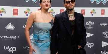 Rosalía y Rauw Alejandro aparecen por primera vez juntos en una alfombra roja