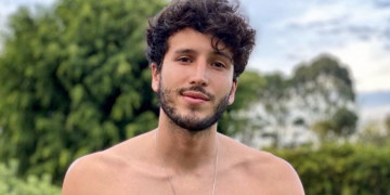 Fanática besa a Sebastián Yatra y esta fue la reacción del cantante