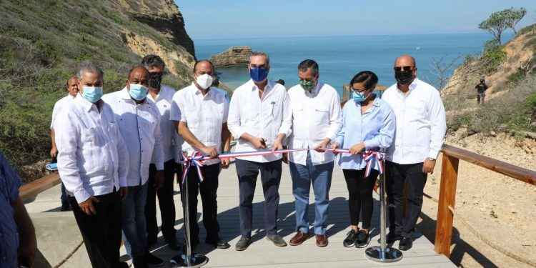 Presidente Abinader inaugura sendero eco-amigable y otras facilidades en El Morro construidas por Medio Ambiente y Banreservas