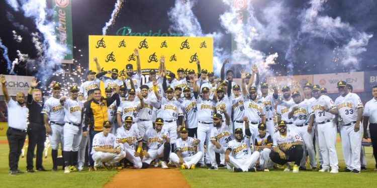 Jugadores y técnicos Águilas Cibaeñas reciben anillos de campeones
