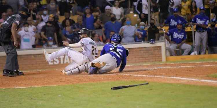 Águilas vencen 4-3 al Licey viniendo de atrás en un dramático partido
