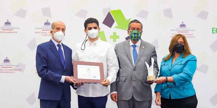 APAP recibe premio a la Excelencia de Producción Más Limpia por su proyecto de ecoeficiencia