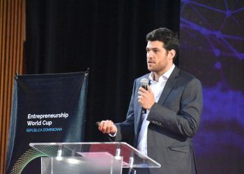 SOS Carbón líder en iniciativas para combatir el sargazo