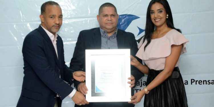 SNTP de Santiago reconoce labor de reporteros gráficos en su día