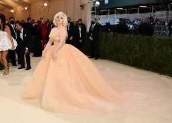 Así Oscar de la Renta enamora a Paris Hilton, Adele y Anna Wintour
