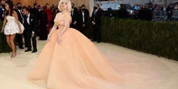 Así Oscar de la Renta enamora a Paris Hilton, Adele y Anna Wintour