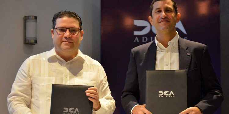 La DGA y AMCHAMDR firman acuerdo para desarrollo del Hub Logístico