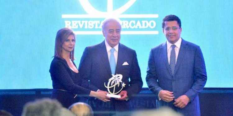 Revista Mercado reconoce aportes al turismo dominicano del empresario Félix García y el Aeropuerto Cibao