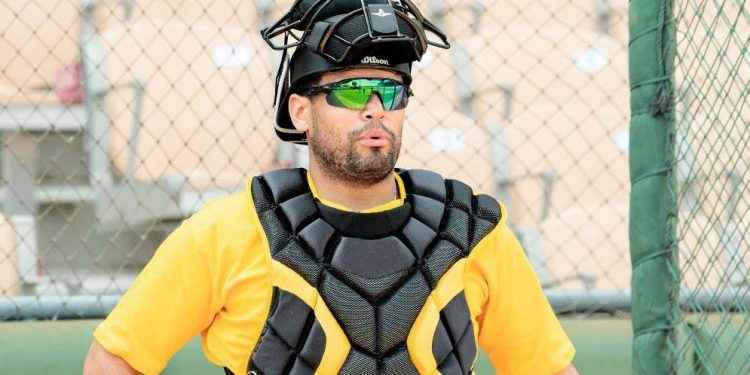 Francisco Peña invita “cátcher de cartón” a juego de Águilas