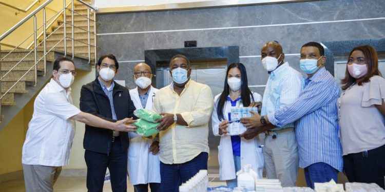 Gabinete de Política Social entrega 29 millones de pesos en medicamentos a hospitales de Santiago