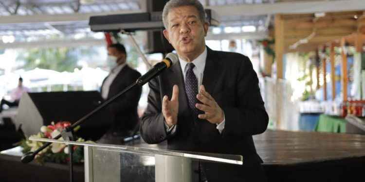 Leonel expresa que la gente no siente la tradición navideña porque todo está caro