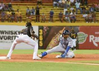 Tigres del Licey vencen a las Águilas Cibaeñas 4-2 en el Estadio Cibao