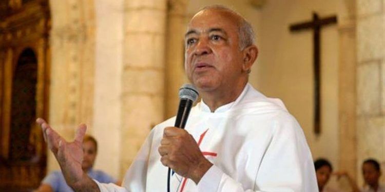 Abinader define a Luis Rosario como “padre orientador de la juventud”