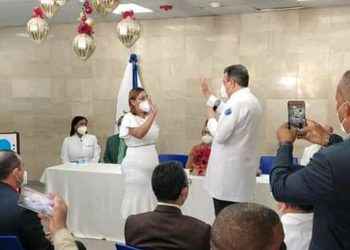 Mirna López asume como nueva directora hospital Arturo Grullón
