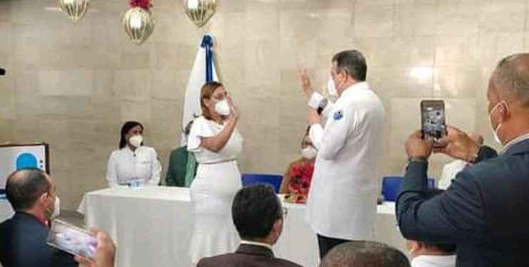 Mirna López asume como nueva directora hospital Arturo Grullón